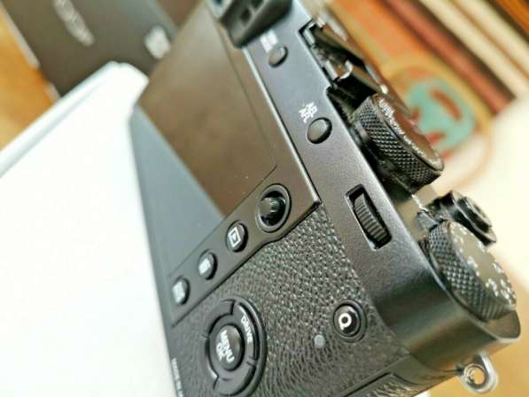 Fujifilm X100F Цифровая камера (черный) в Москве