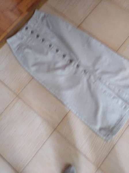 Новая джинсовая юбка на пуговицах серого цвета 26 размера в Пятигорске фото 16
