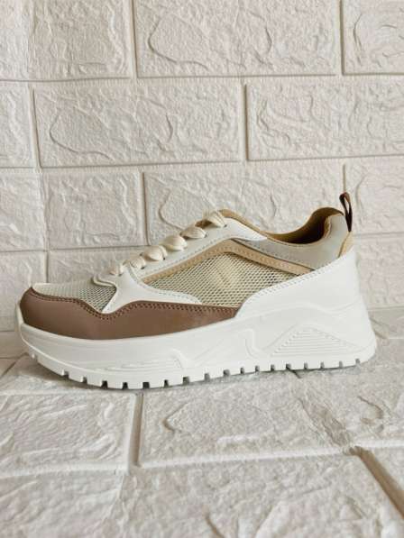 Кроссовки женские, новые