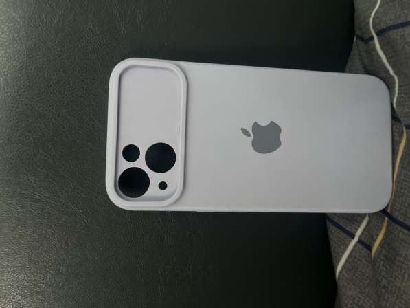 Чехол на iPhone 13