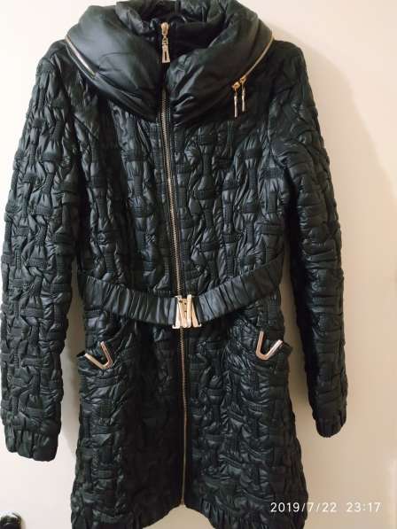 Женское пальто из кожзама в 