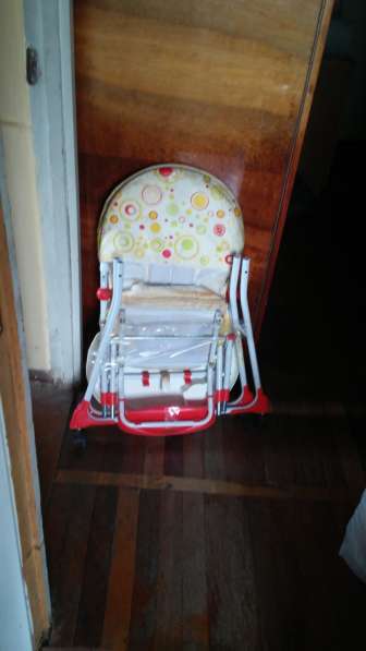 Детский стульчик для кормления, разобранный и упакованный в фото 3