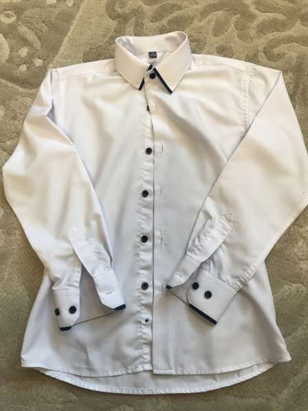 Рубашка белая, в отличном состоянии Рост 122-128