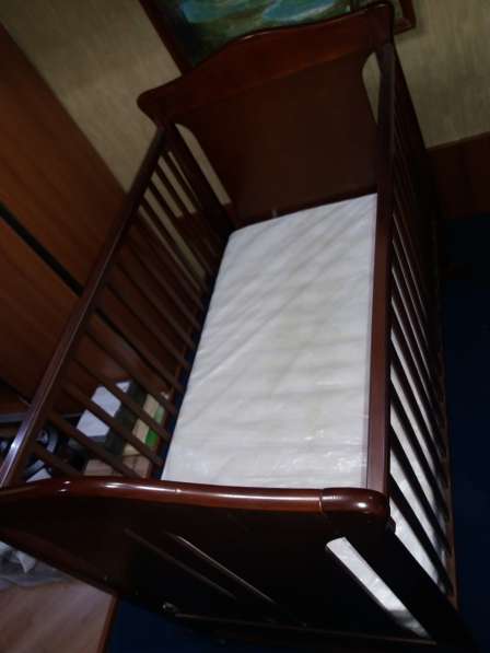 Деревянная кроватка в фото 4