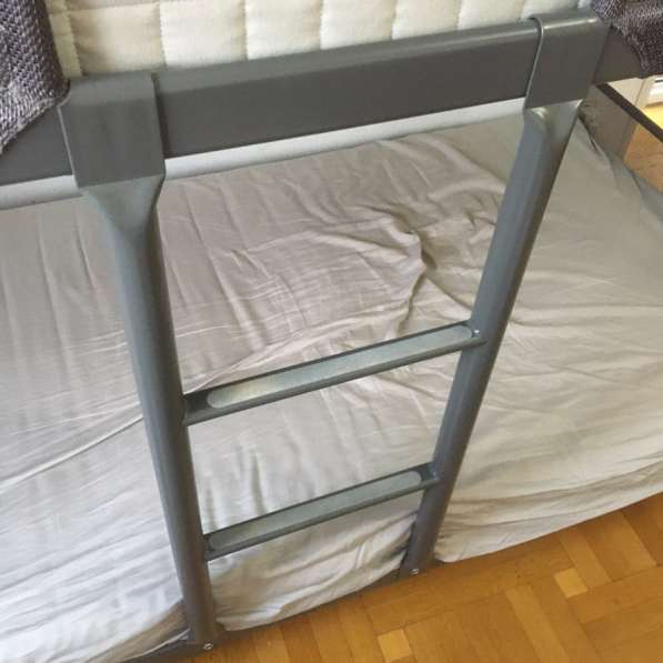 Крепкая двухэтажная кровать в Москве