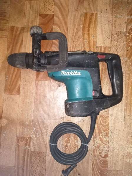 Перфоратор makita HR 4001C