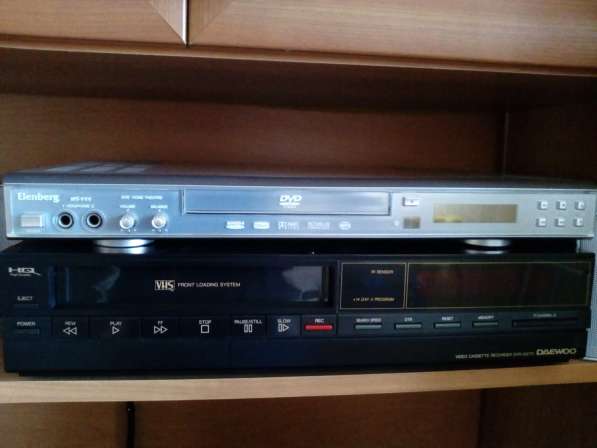 Продам раритетный VHS-видеопроигрыватель Daewoo DVR-3327D