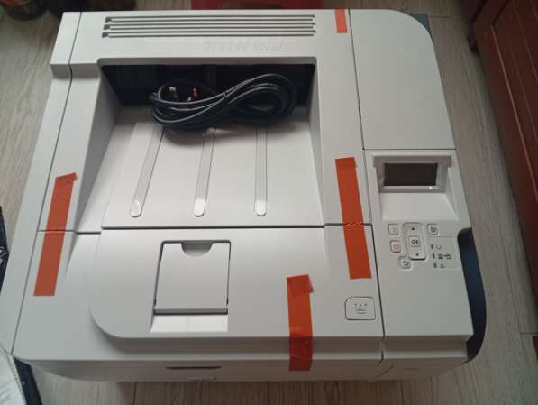Принтер HP 3015 новый с картриджем
