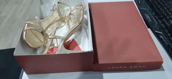 Женские босоножки