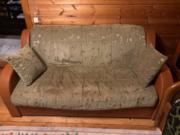 Проодается прямой диван