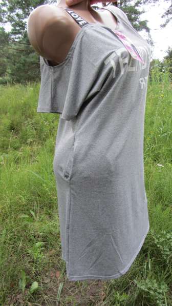 Серое женское платье с карманами в фото 4