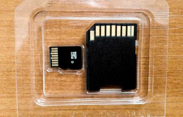 Карты памяти Micro SDHC, SD-адаптер и адаптеры Sony в фото 6