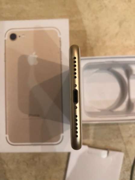 IPhone 7 gold gold 32 gb в Москве