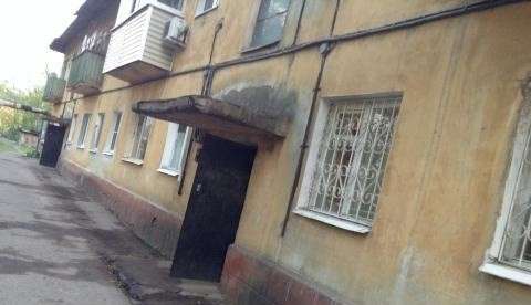 Продам двухкомнатную квартиру в Подольске. Этаж 2. Дом кирпичный. Есть балкон.