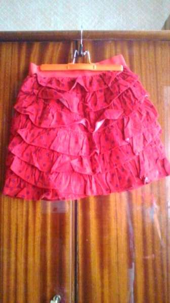 Красная юбка в горошек