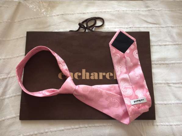 CACHAREL розовый галстук в подарочной упаковке