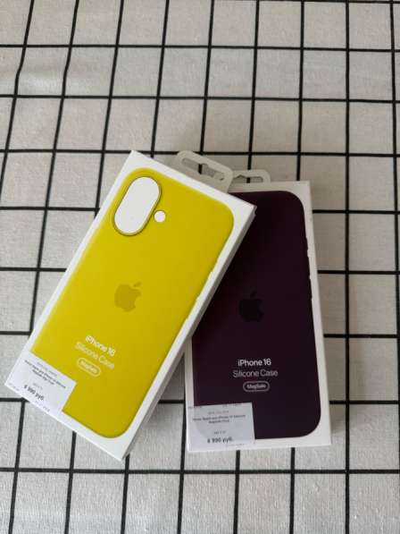 Чехол на iPhone 16 Apple Silicone Case