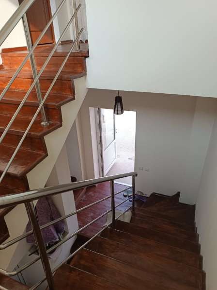Срочно продается два 2х этажных дома на 8 сотках в Ак Орго в фото 3