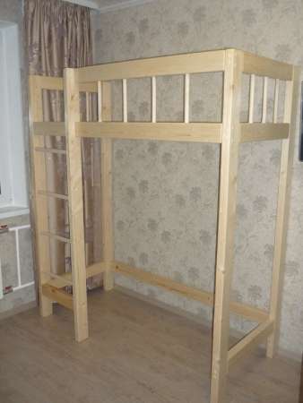Удобная кровать-чердак из массива сосны в Екатеринбурге