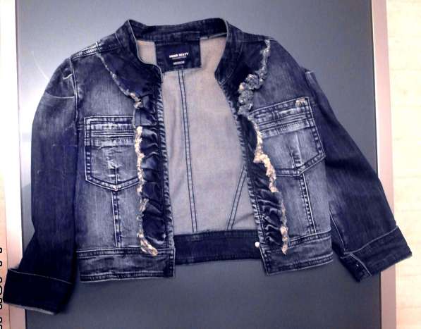 Продам модную джинсовую курточку р-р 42-44 для девушки