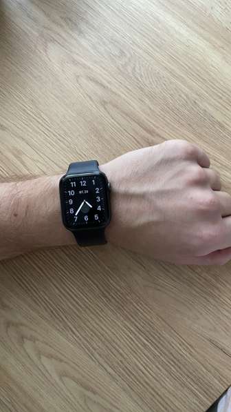 Apple Watch series 5 (44 mm) оригинал в фото 3
