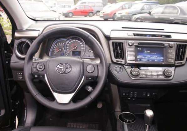 Toyota RAV4, продажав Москве в Москве