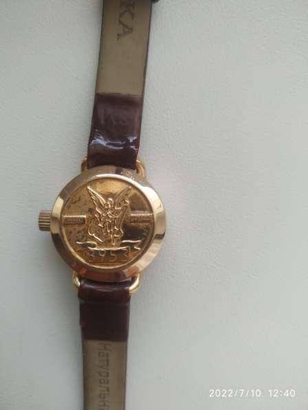Продам часы женские, золотые в Хабаровске