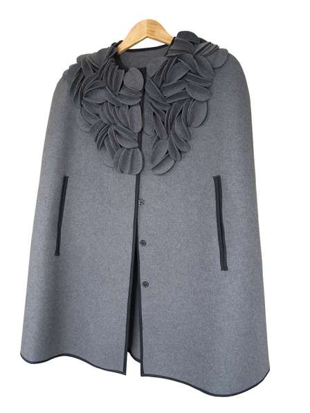 Демисезонное новое женское пальто-накидка в Калининграде