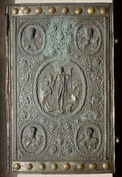 Старинное напрестольное Евангелие в окладе. Москва: 1766 год