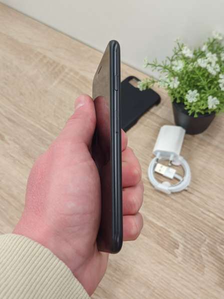 IPhone SE 2020 Black 64Gb в фото 9
