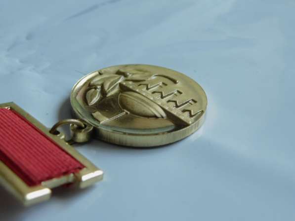 Медаль" Лауреат Премии совета Министров СССР"№14395 в Егорлыкской фото 7