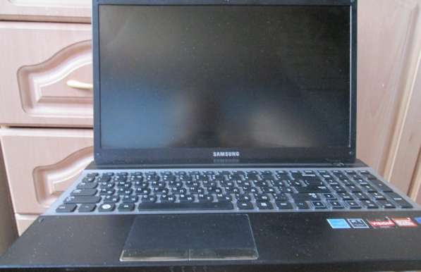 Ноутбук Samsung NP305V5A-S0HRU + Samsung NP-R60S