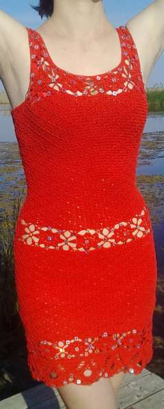Вязаное красное летнее платье в фото 6