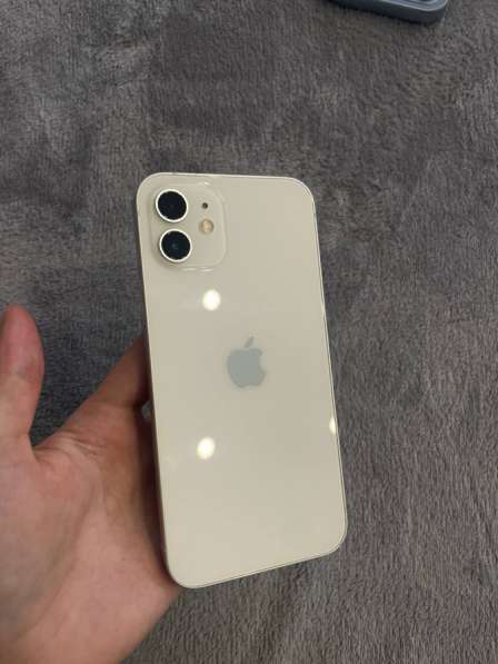 Продам iPhone 12 белый