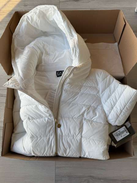 Пуховик Армани в Москве