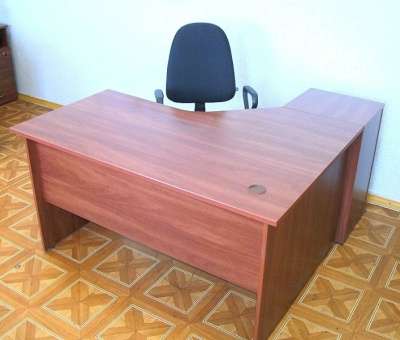 стол офисный и офисное кресло в Благовещенске