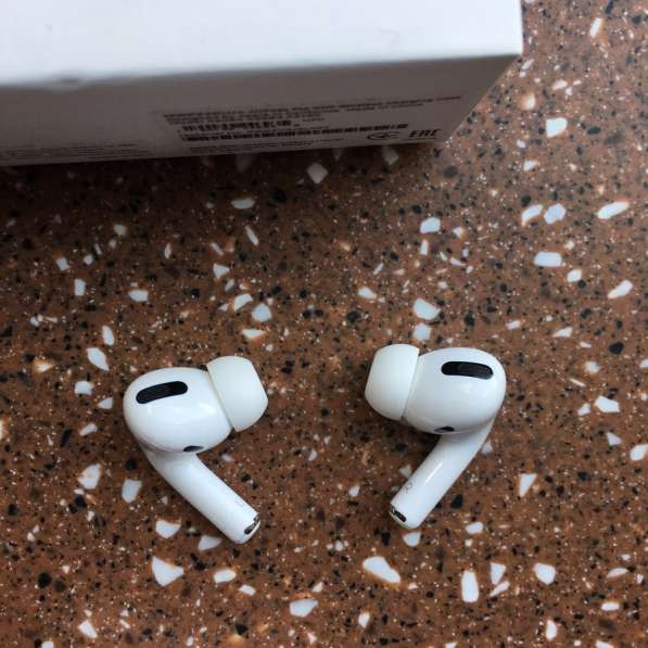 Беспроводные наушники AirPods Pro в Москве