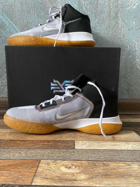 Баскетбольные кроссовки Nike kyrie flytrap 4