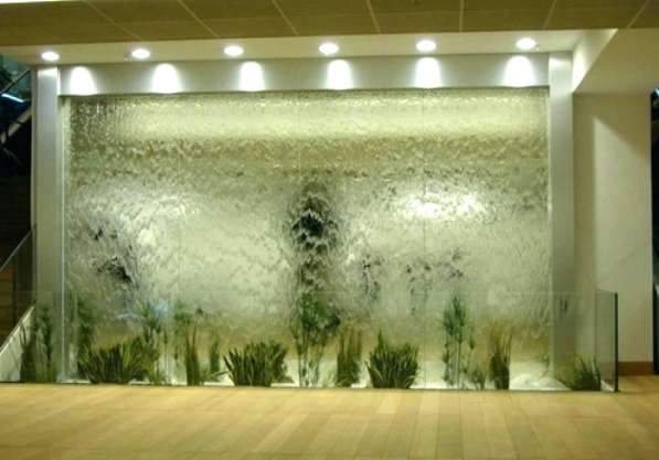 Водопады по стеклу и водно пузырьковые панели. Стильно, крас в фото 12