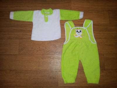 Зеленый пушистый костюм на 2-4 месяца