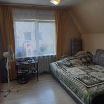 3 -х комнатная квартира - верх особняка с землей 11 соток, в Калининграде