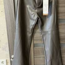 Кожаные брюки клеш новые 44 р, в Воронеже