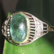 Кольцо золотое с изумрудом и алмазвми, в Санкт-Петербурге