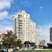 Продается 3-комнатная квартира без ремонта в жилом комплексе, в г.Баку