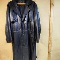 Продаю стильный кожаный плащ (Италия), в Москве