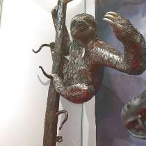 Скульптура"Ленивец на стволе дерева", в Краснодаре