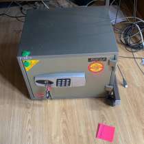 Сейф, в Москве