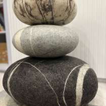 Интерьерные подушки-пуфы камни из войлока, в Москве