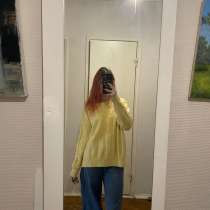 Продам желтый свитер, в Москве