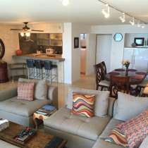 Просторная квартира в Санни Айлс с видами на океан, в г.Майами